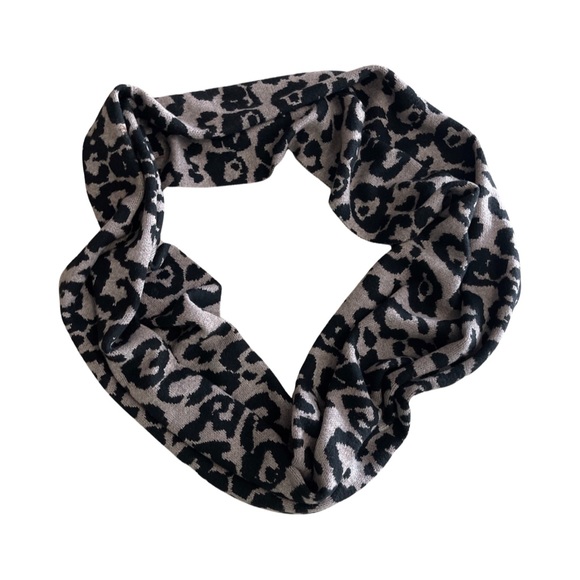 BCBG MAX AZRIA Wrap / Scarf 🧣 - Picture 4 of 8